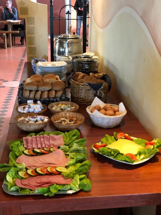 lunchbuffet een gedekte tafel voor een lunch